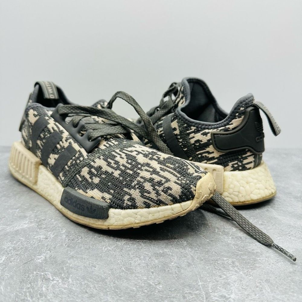 Adidas Foot Locker x NMD_R1 'Grey Four' Sneakers Size 6.5